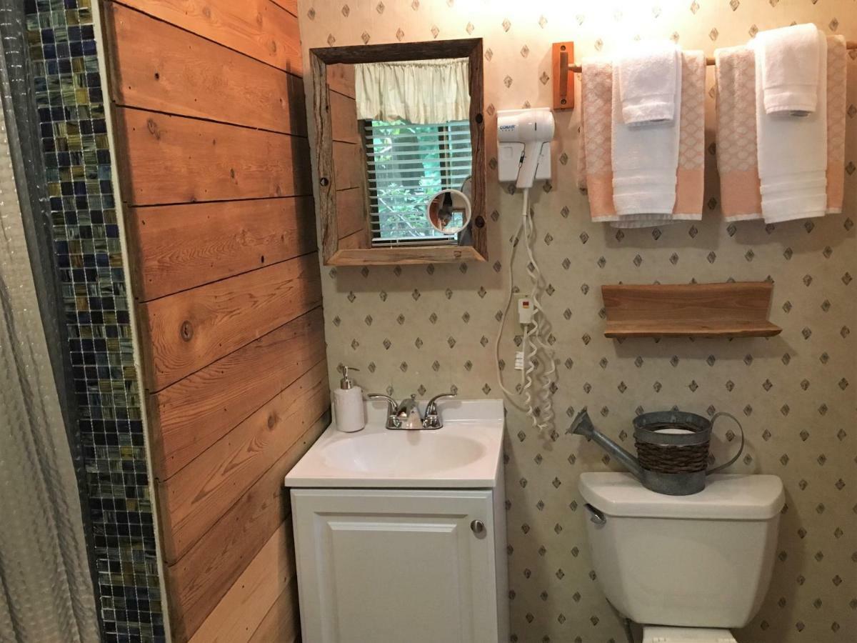 Manitou Lodgeフォークス エクステリア 写真